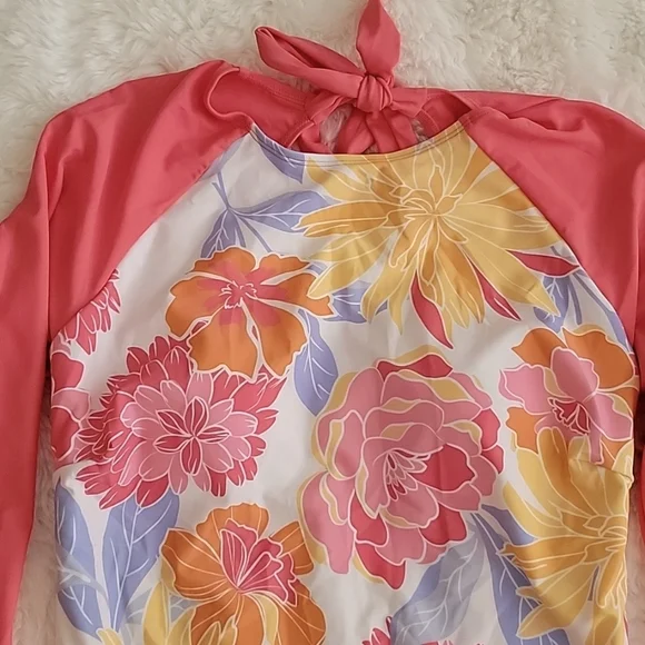 Cupshe NWT Joyful Garden Cutout Back long Sleeve Swimsuit - Picture 2 of 6